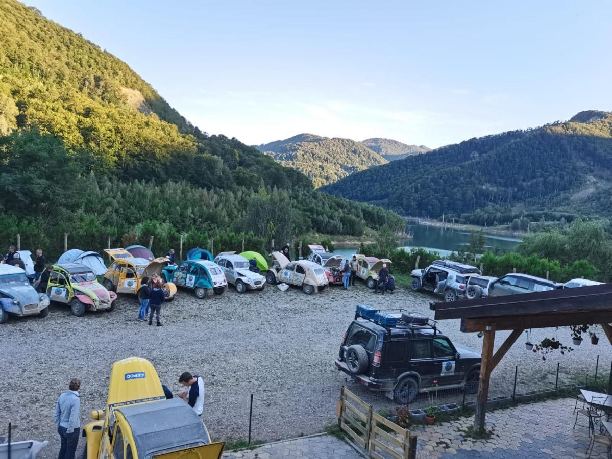 Pensiunea Izvorul Bucuriei Siriu Esterno foto