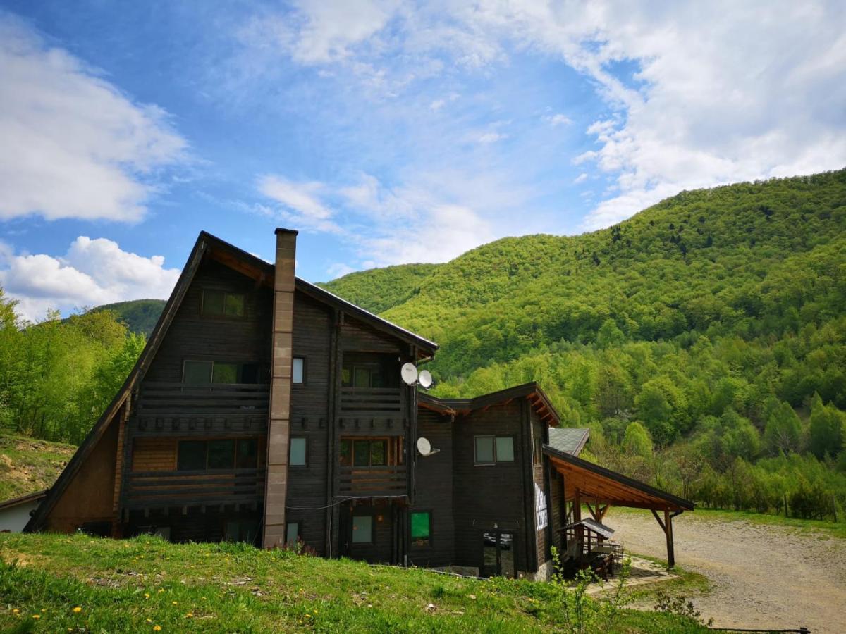 Pensiunea Izvorul Bucuriei Siriu Esterno foto