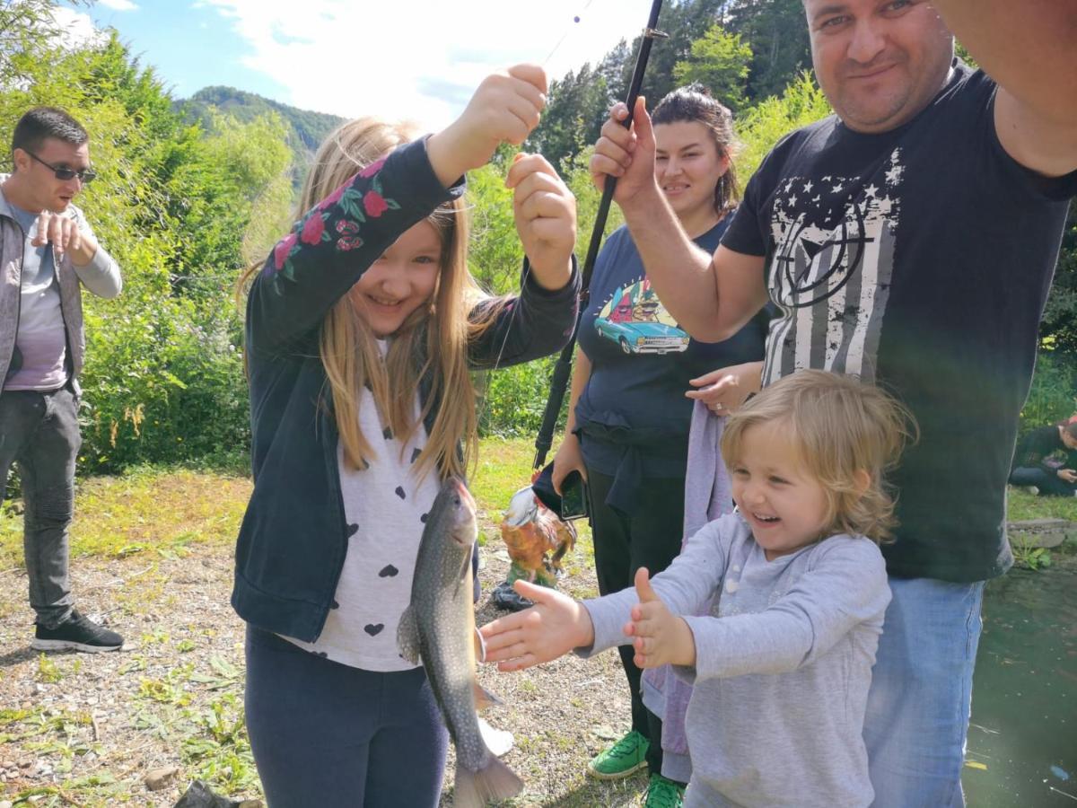 Pensiunea Izvorul Bucuriei Siriu Esterno foto